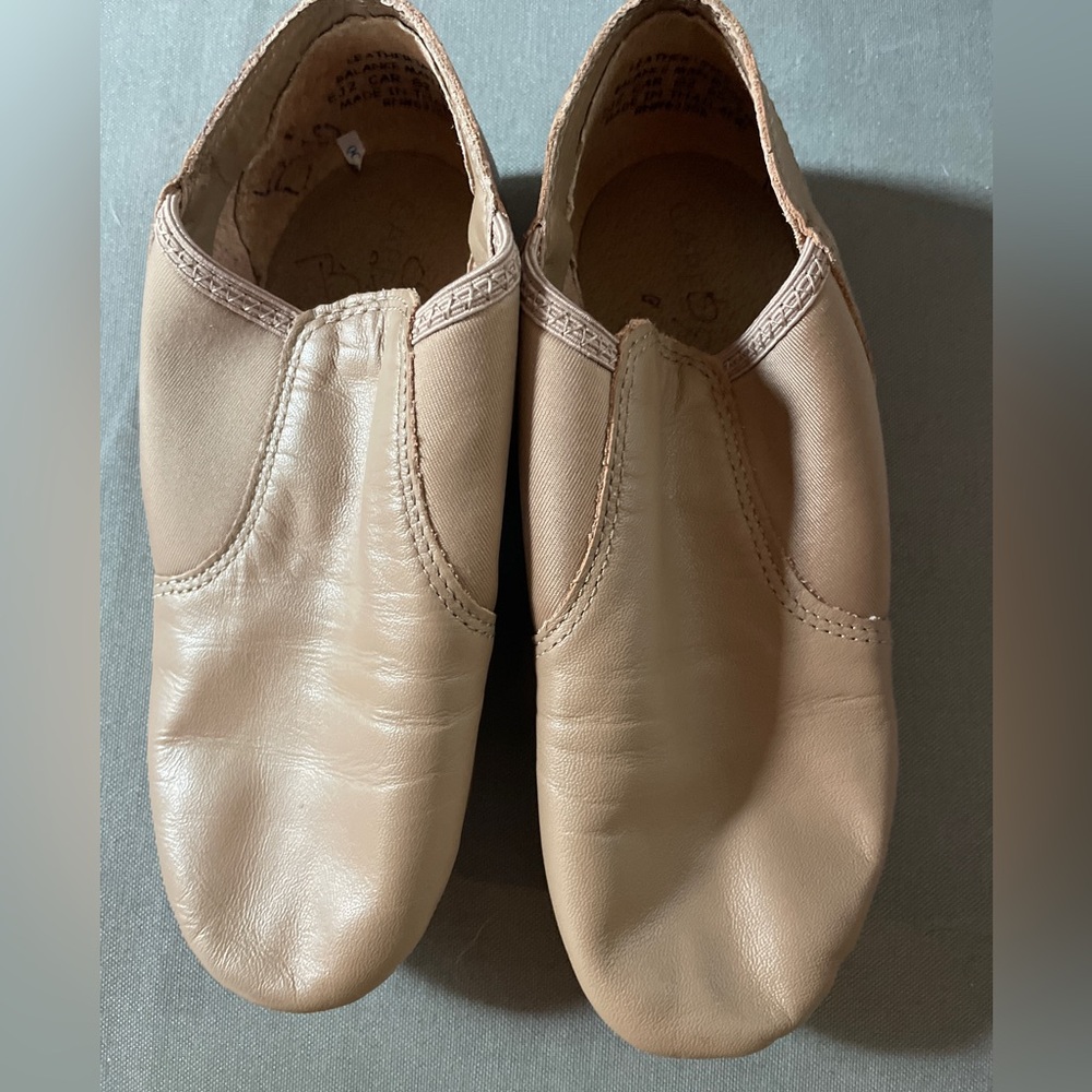Capezio E-Series Jazz Slip On Jazz Shoes - Caramel 7 M